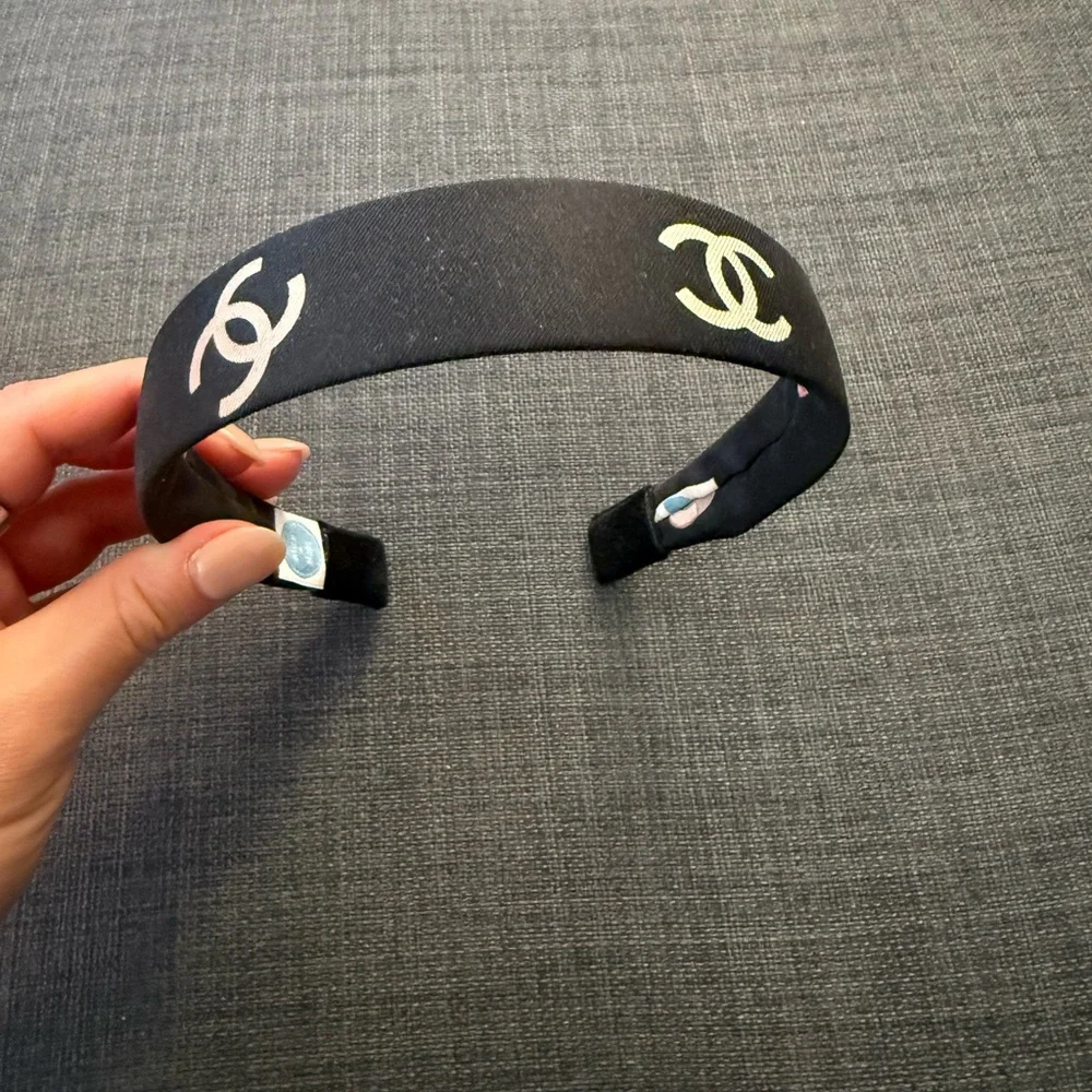 CHANEL Black and White Logo Headband - Picture 1 of 3
